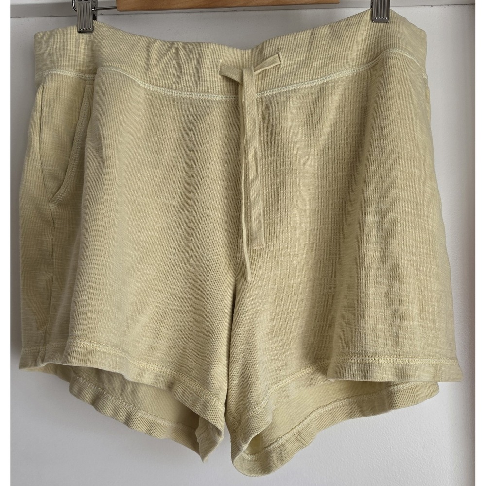 Tommy Bahama Shorts Women XL Yellow Casual Resort Bermuda Cotton Lyocell